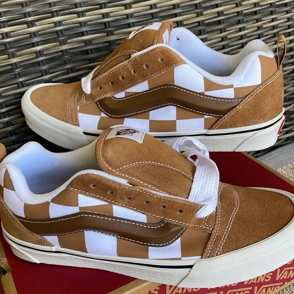 Vans Men’s Knu Skool Mega Check Brown
VN000CRPBRO
Sneakers - Picture 9 of 16